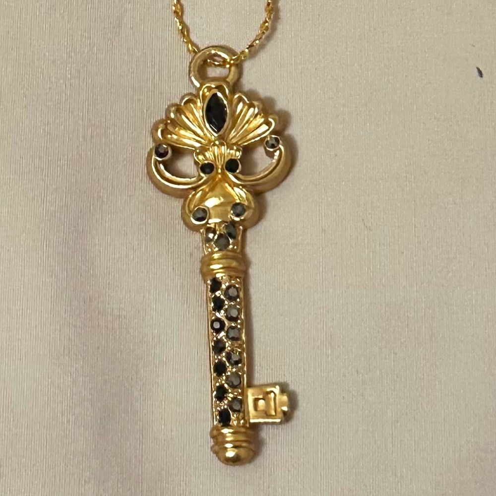 2/$10 Antique looking, gold tone skeleton key w/animal head & crown gemstones